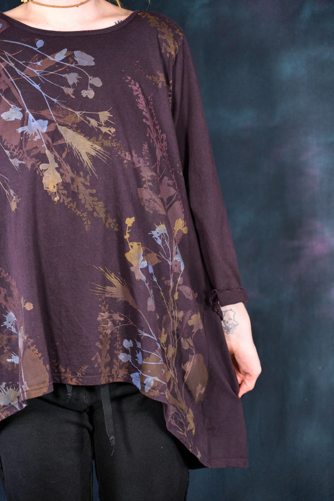 1603 Hi/Lo Organic Tunic Carob-P