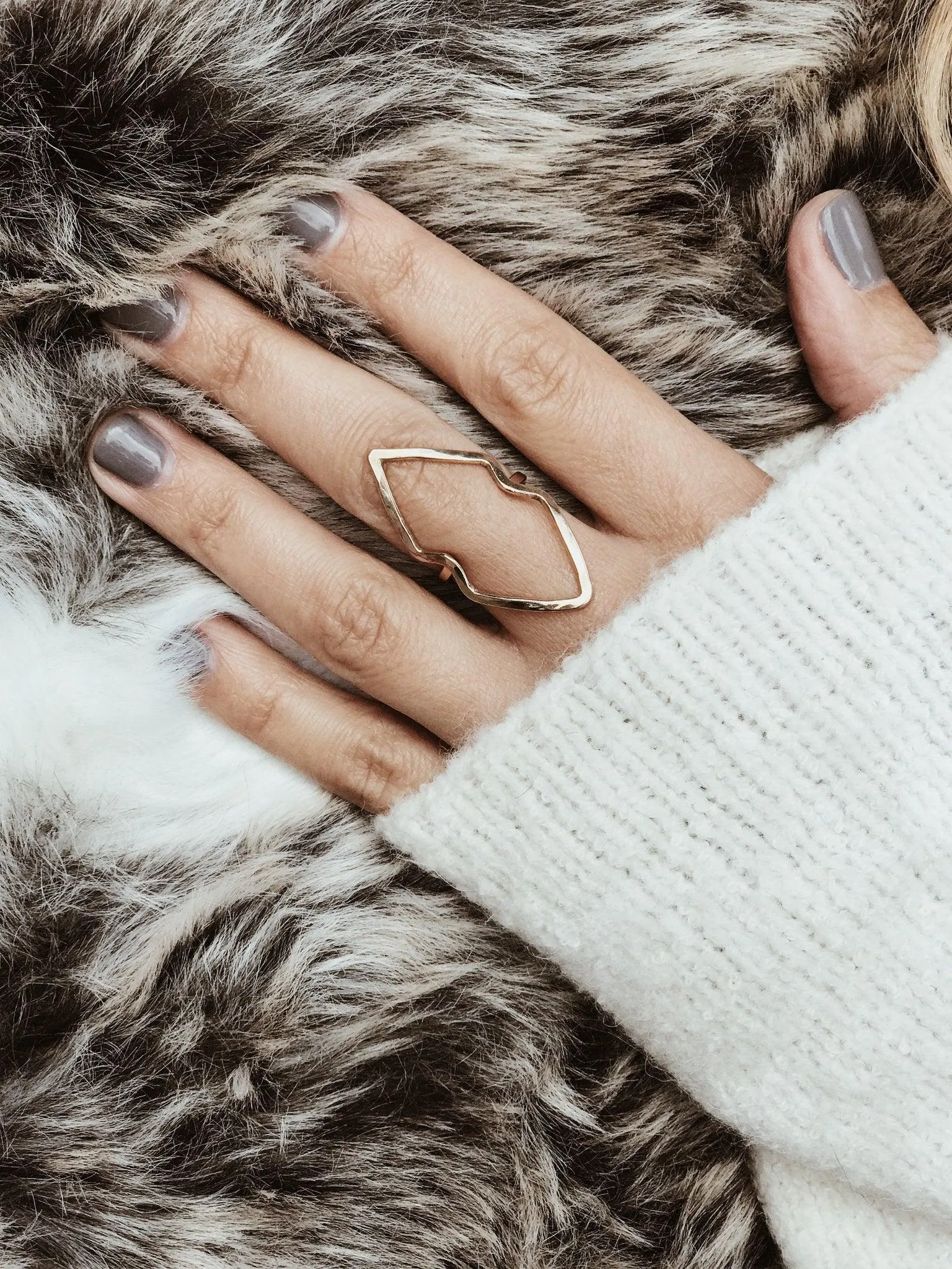 Double Edge Arrow Ring