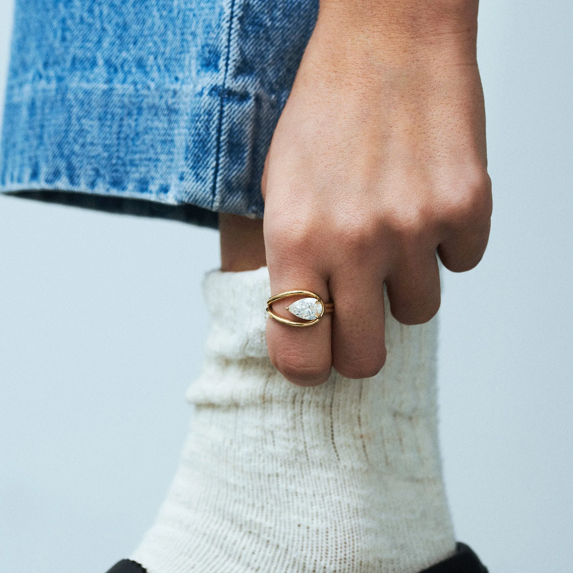 Ellie Ring 1.57ct Pear Yellow Gold
