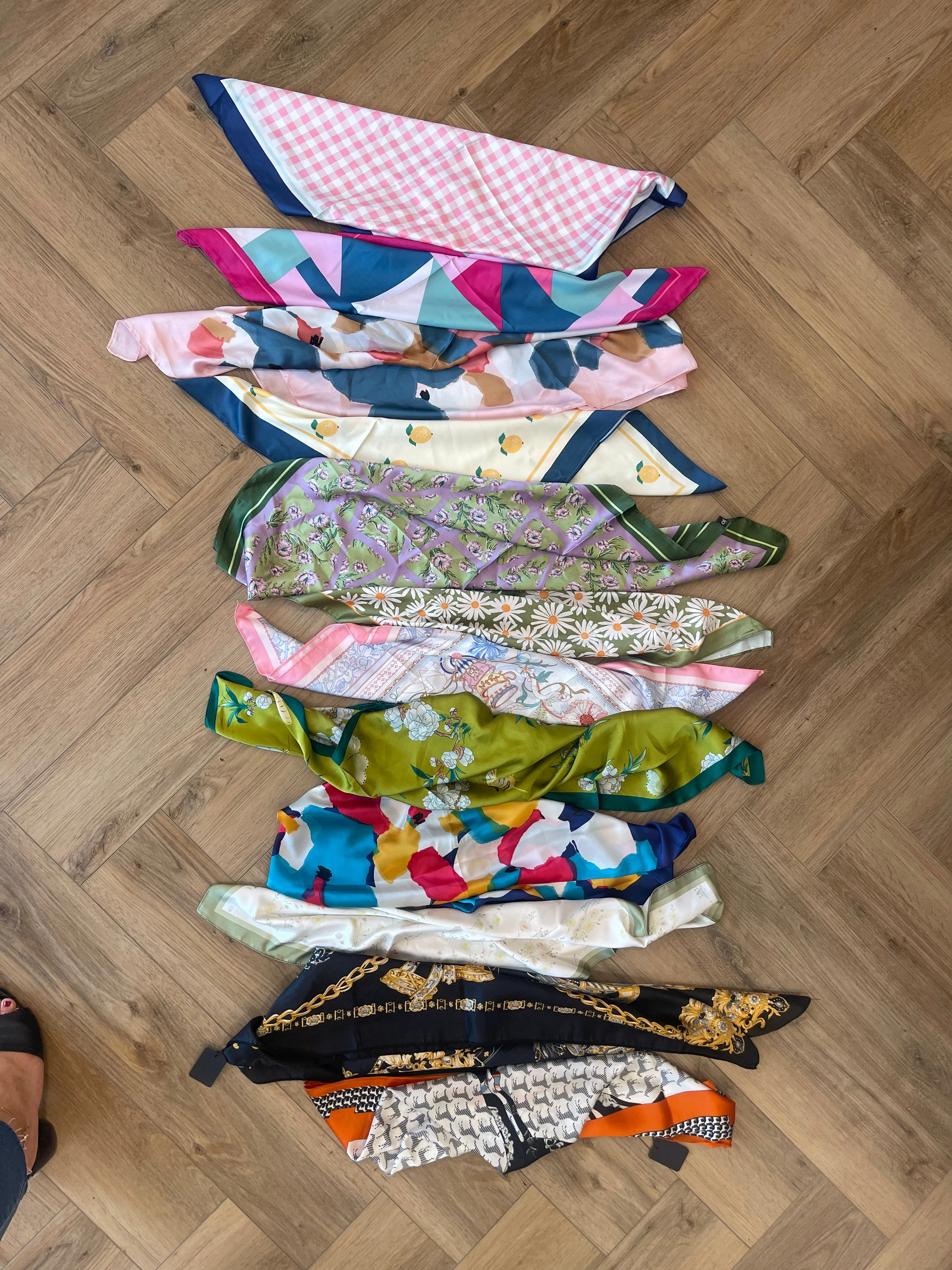 HAIR   NECK SCARVES // 12 STYLES