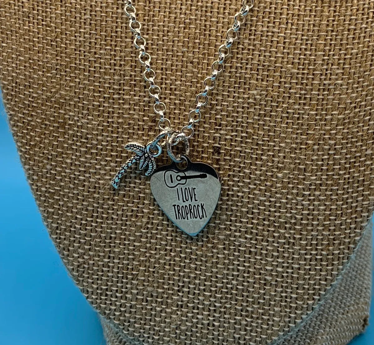 I Love Troprock, Necklace