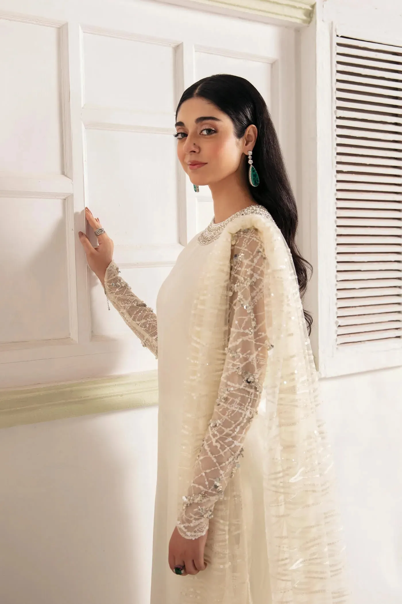 Luxury White Embroidered Pakistani Salwar Kameez Dupatta Salwar Suit