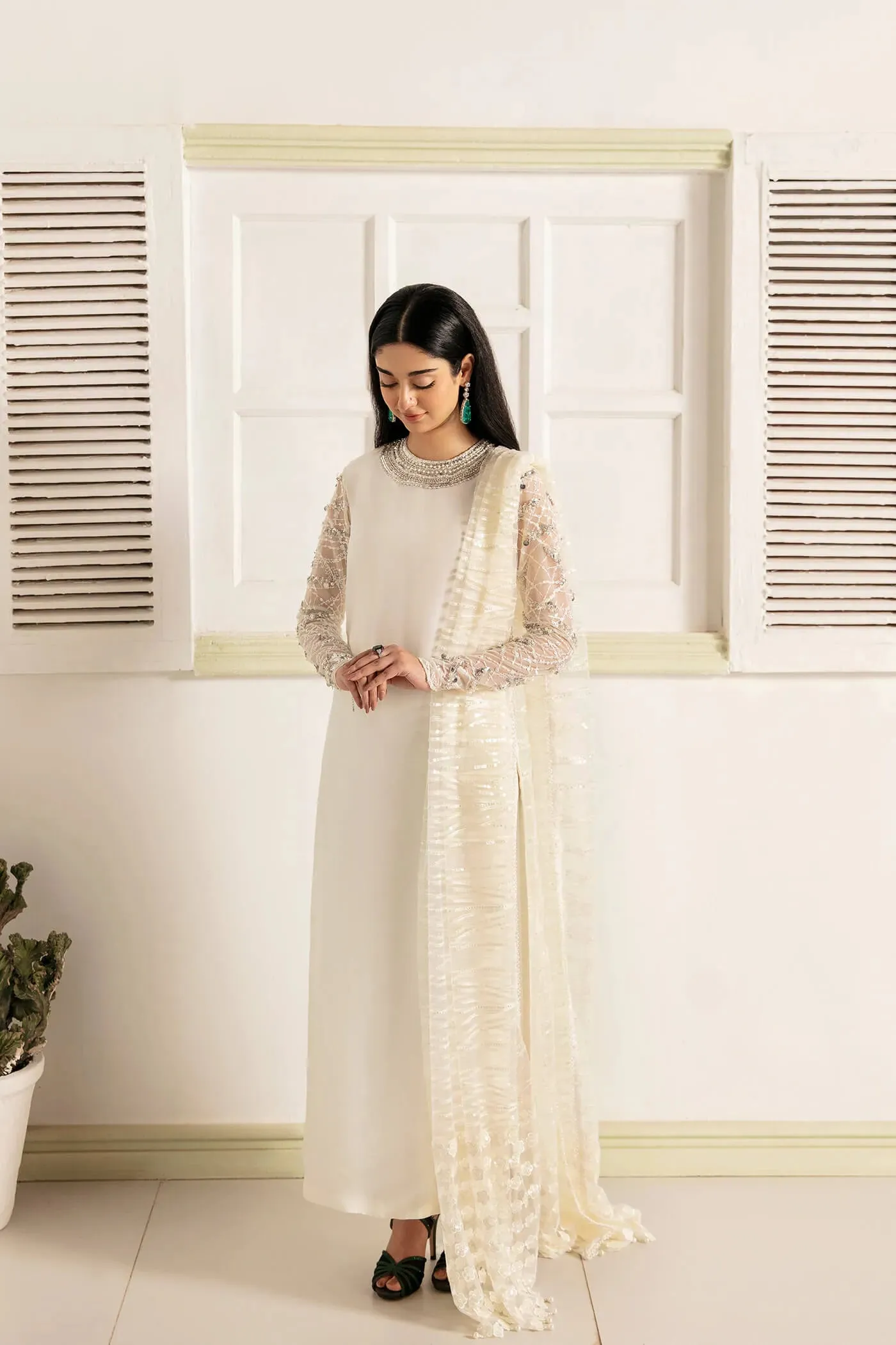 Luxury White Embroidered Pakistani Salwar Kameez Dupatta Salwar Suit