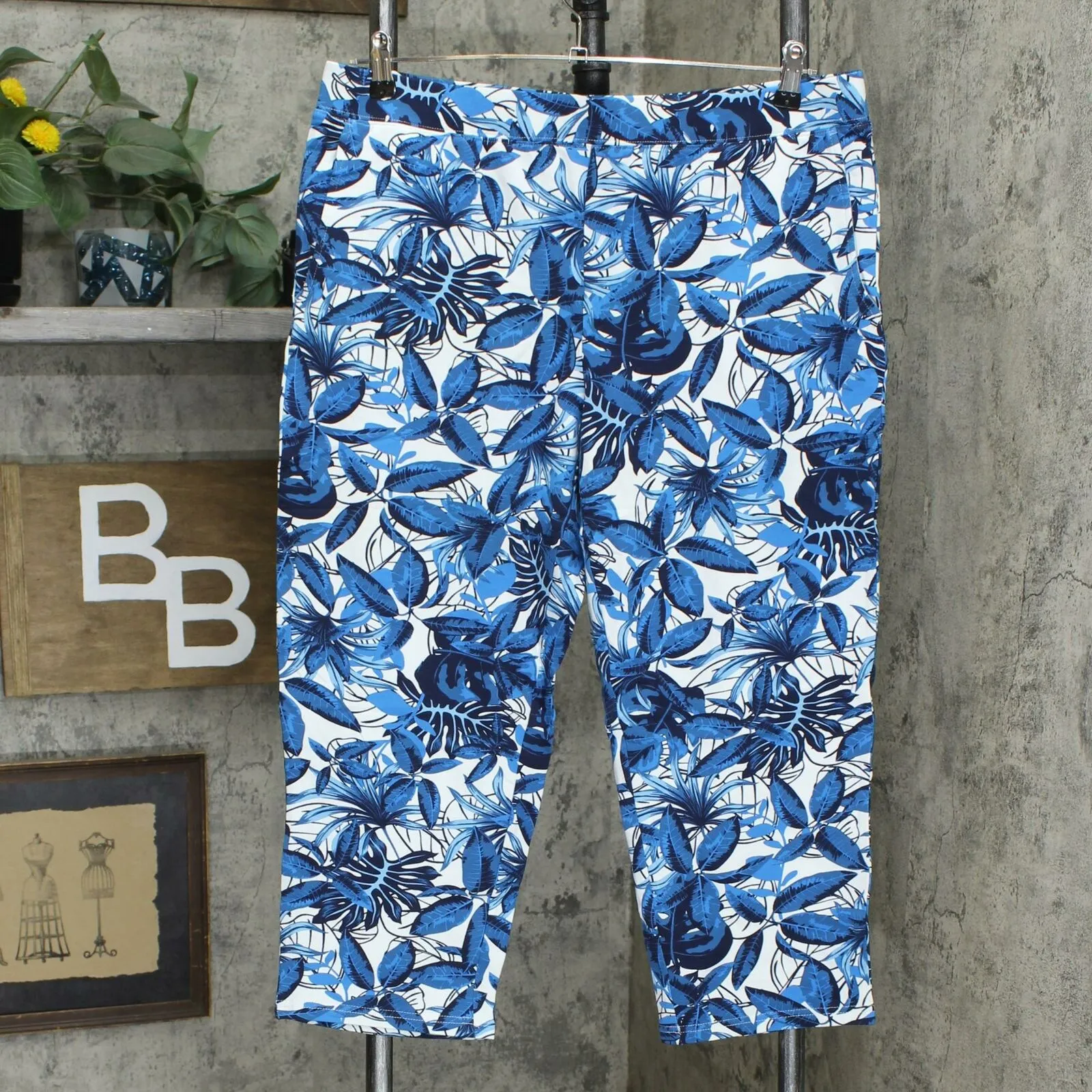 NWT Denim & Co. Womens Printed French Terry Crop Pants. A376874 M