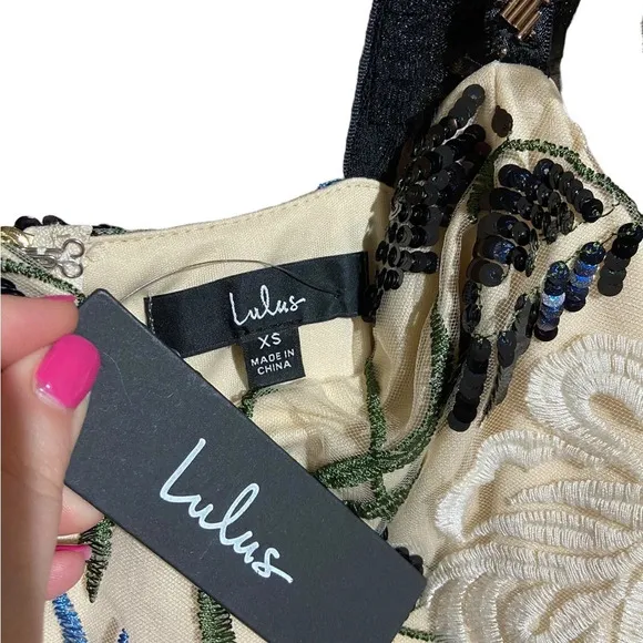 NWT Lulu's Show Stopper Cream Embroidered Sequin Bodycon Midi Dress Size XS‎
