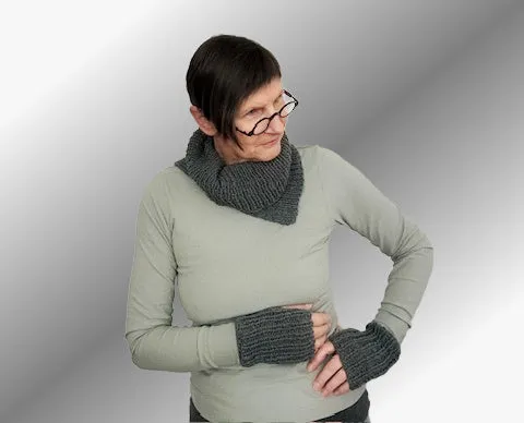 Thornley cowl & mitten set