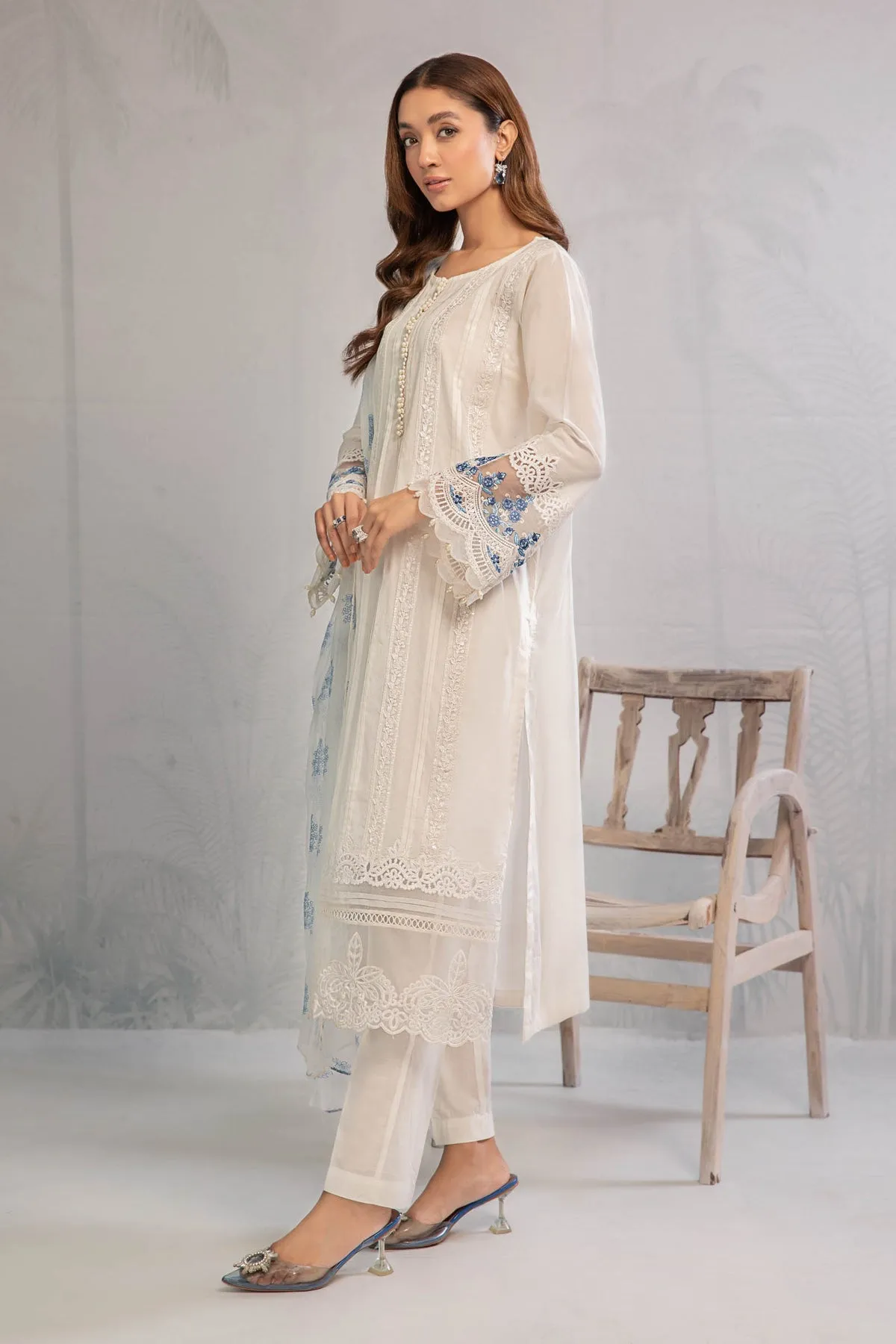 White Embroidered Pakistani Salwar Kameez with Dupatta Salwar Suit