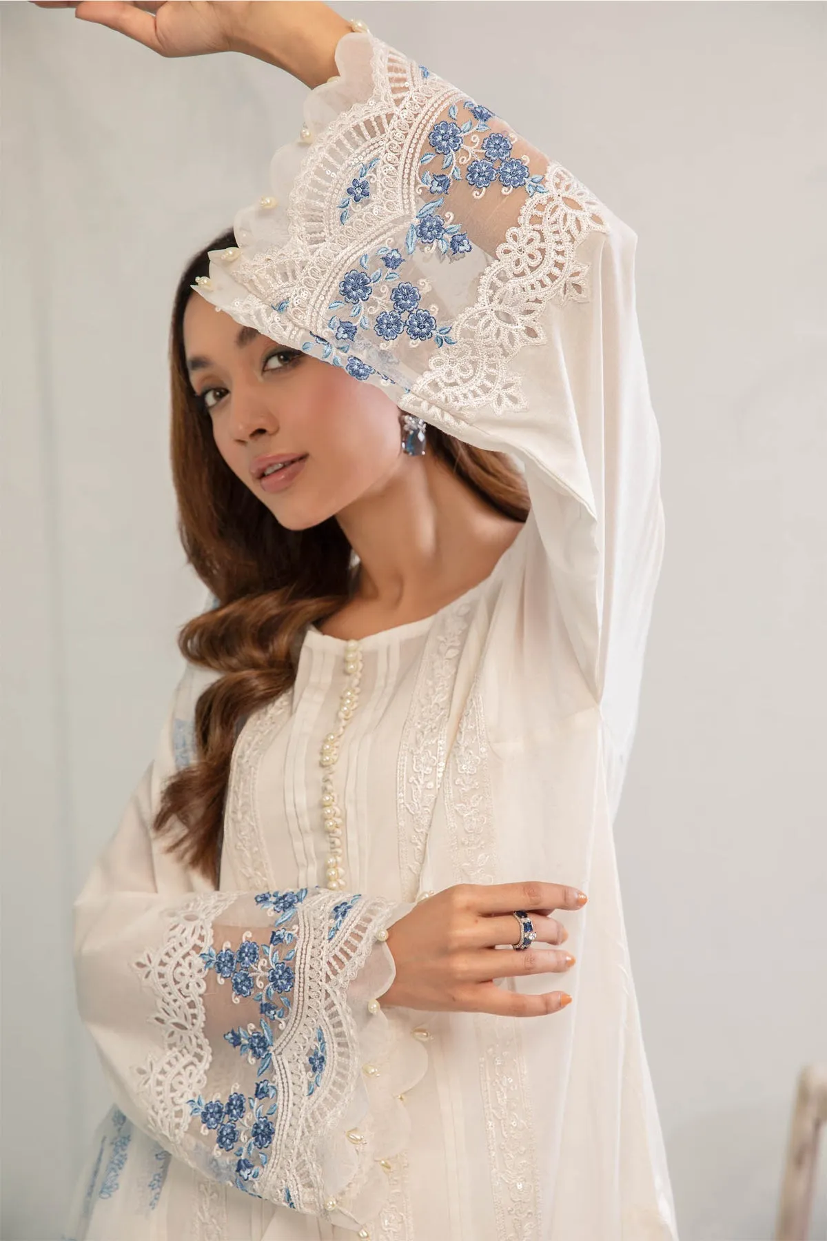 White Embroidered Pakistani Salwar Kameez with Dupatta Salwar Suit