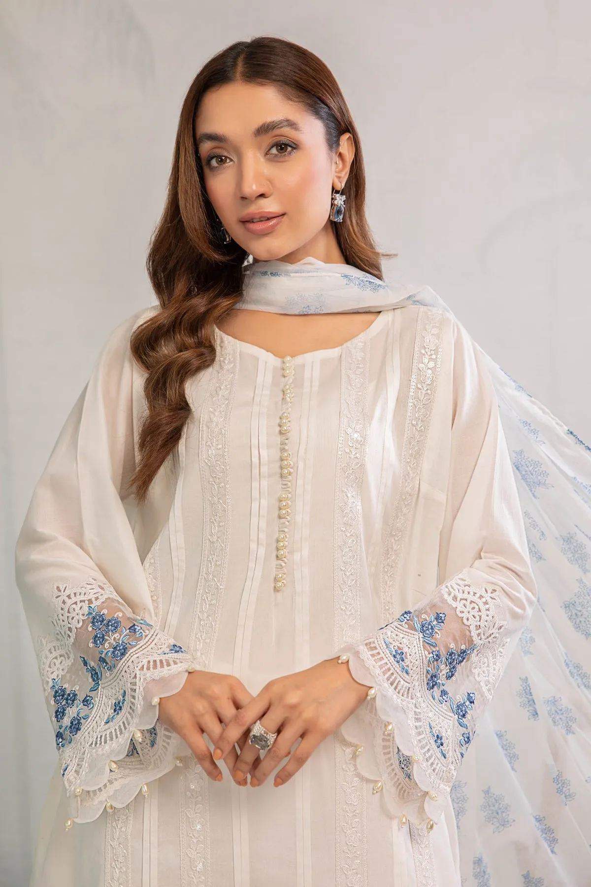White Embroidered Pakistani Salwar Kameez with Dupatta Salwar Suit