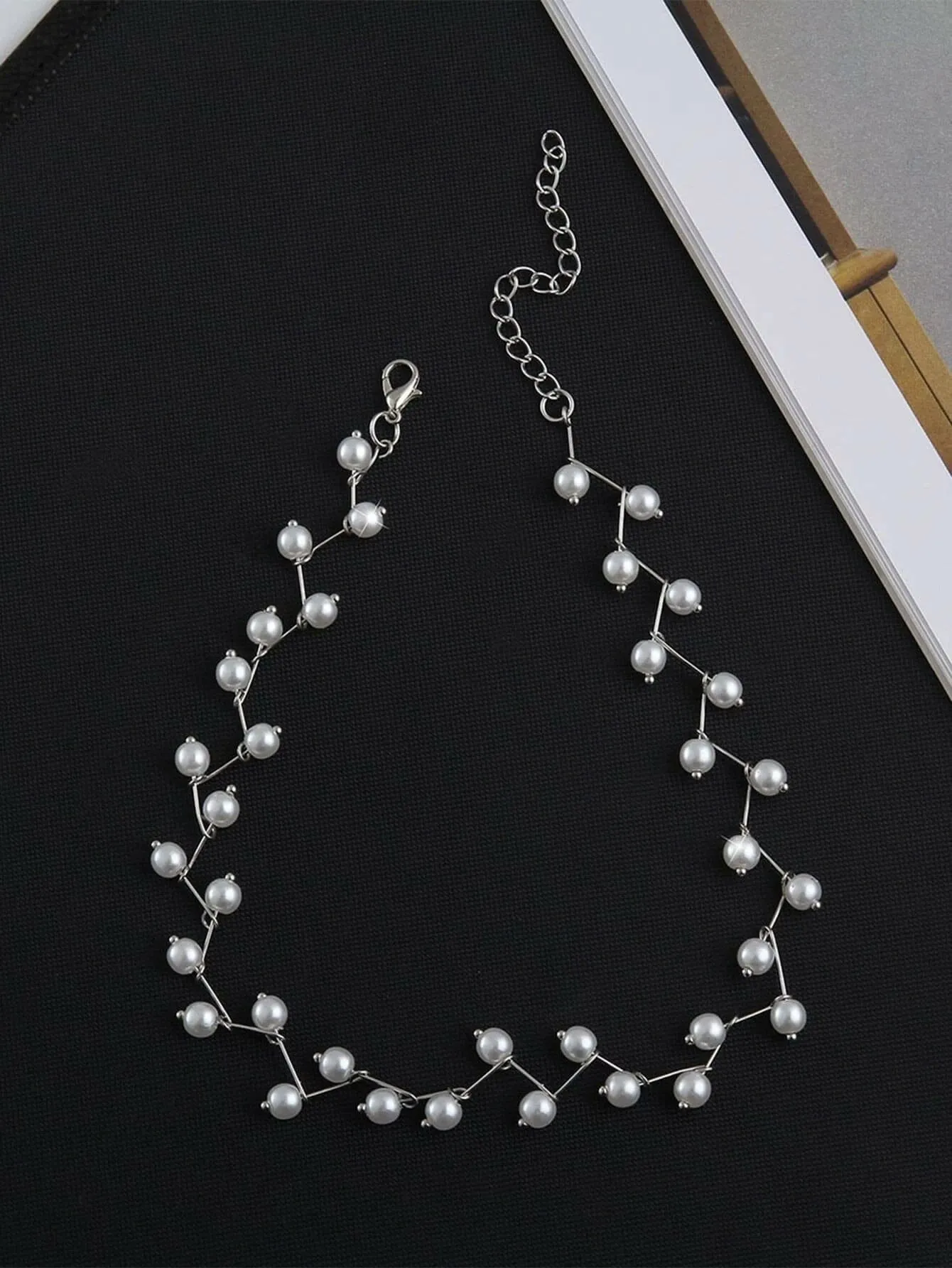 White Pearl Zigzag Choker Necklace, Gold or Silver Minimalist White Pearl Necklace, Bridal Pearl Fashion Necklace